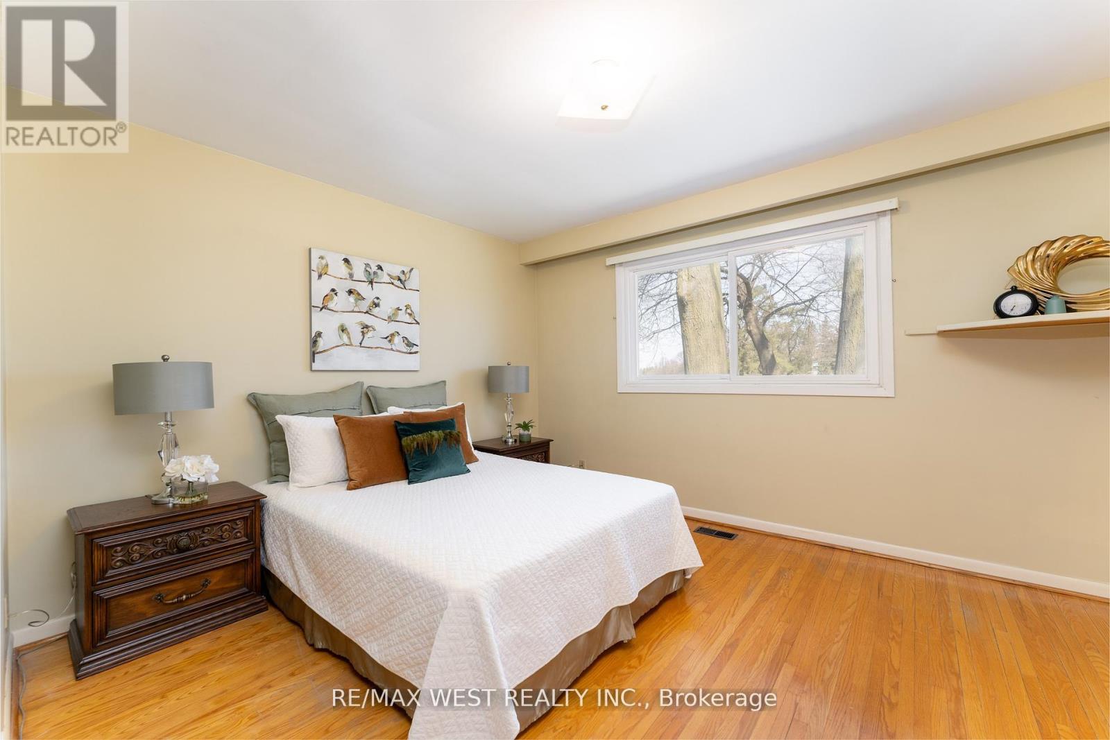28 Braywin Drive, Toronto, Ontario  M9P 2P1 - Photo 13 - W12135801