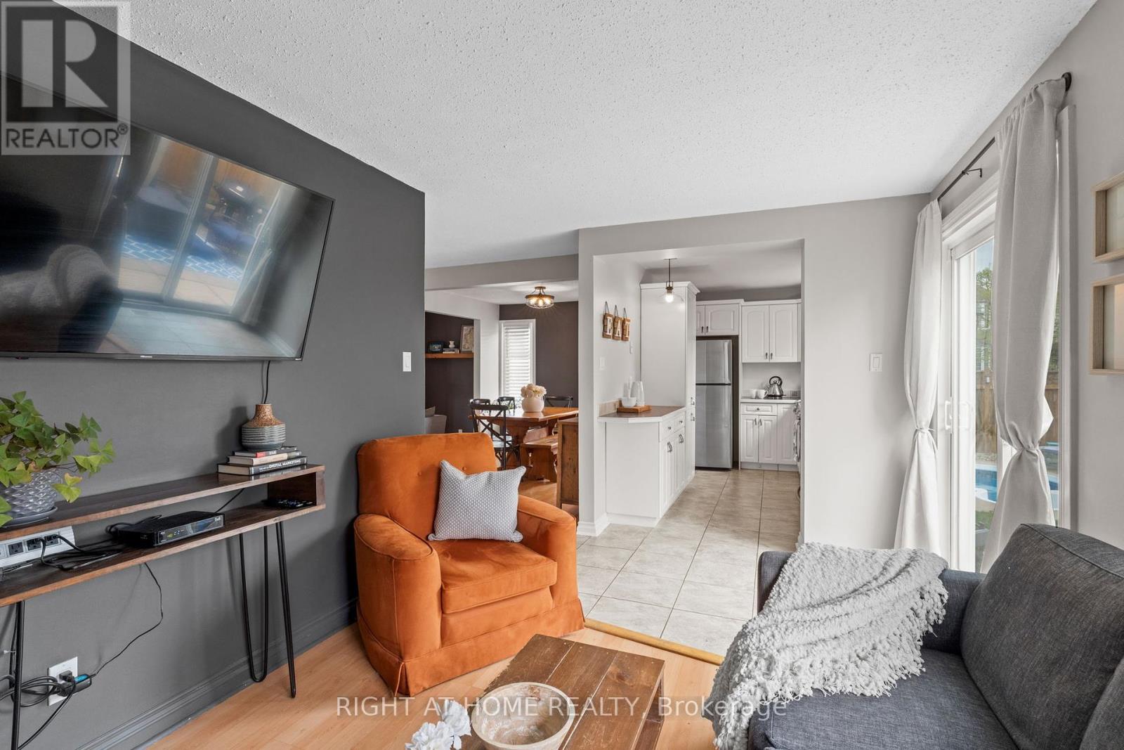818 Gadwell Crescent, Ottawa, Ontario  K1E 2L1 - Photo 19 - X12135836