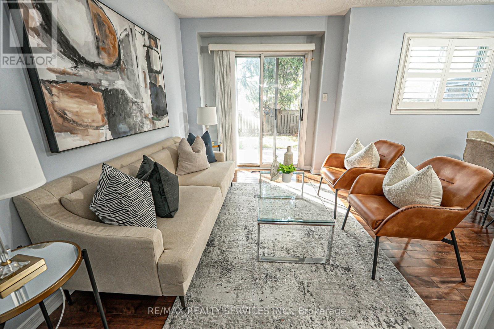3841 Densbury Drive, Mississauga, Ontario  L5N 6Z3 - Photo 5 - W12134579