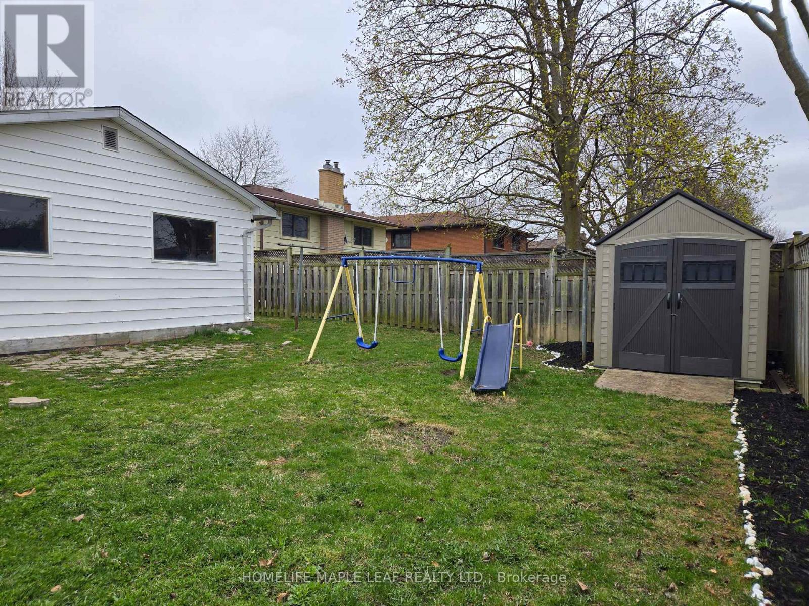 261 Overlea Drive, Kitchener, Ontario  N2M 1T7 - Photo 9 - X12128812
