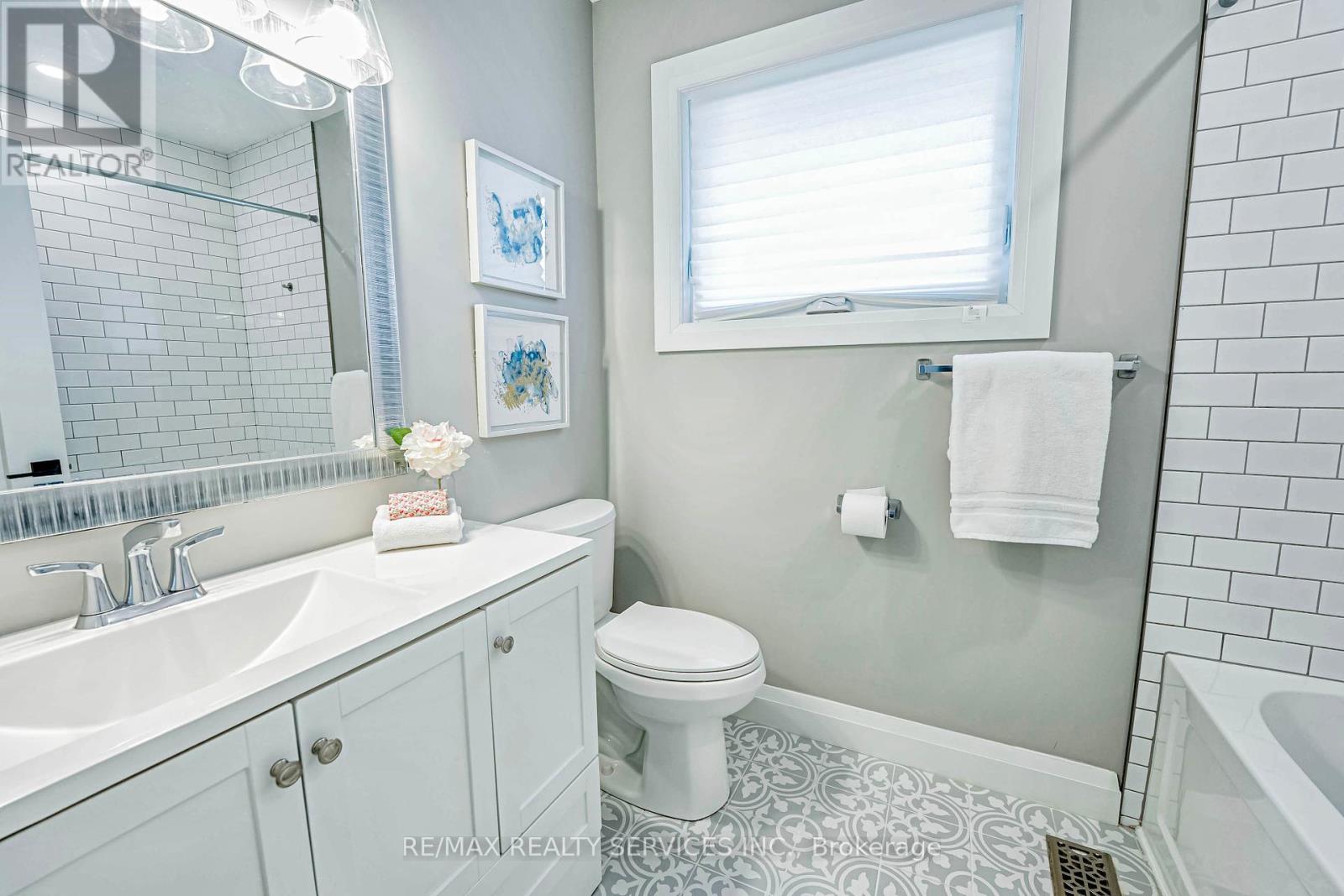 17 Shamrock Court, Hamilton, Ontario  L8V 4E2 - Photo 27 - X12133910