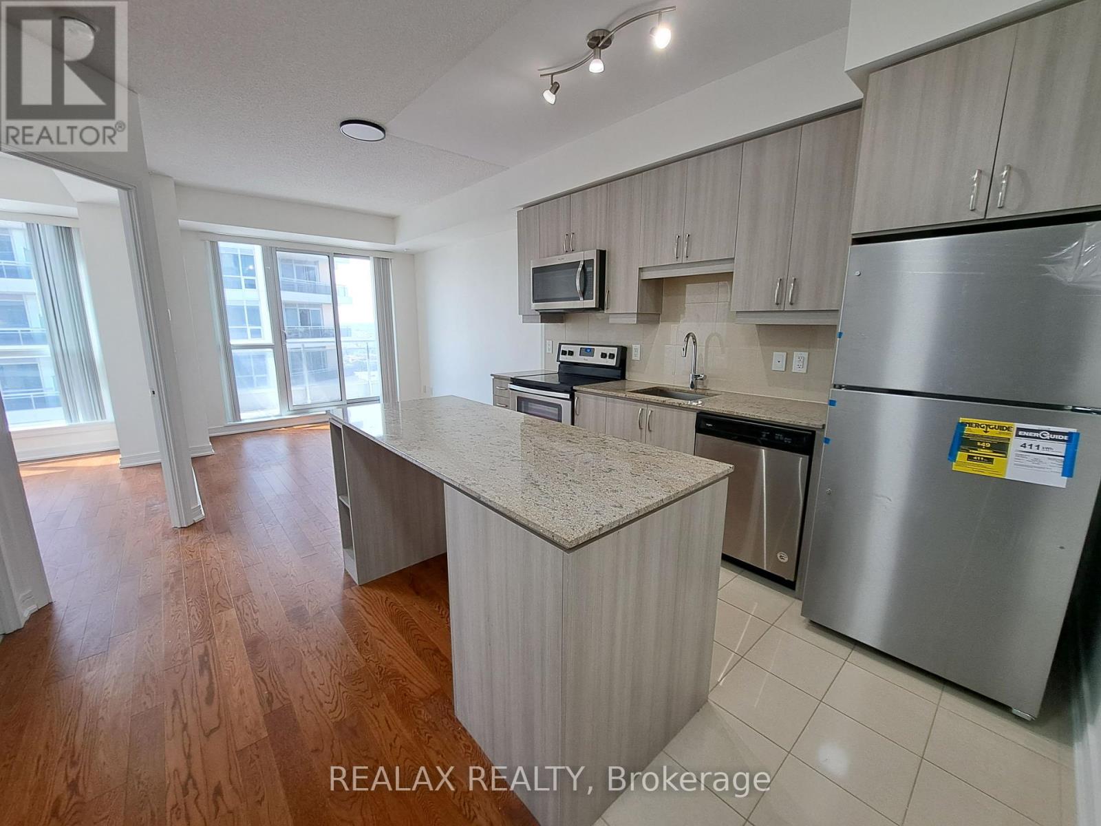 1610 - 9205 Yonge Street, Richmond Hill, Ontario  L4C 1V5 - Photo 4 - N12135838