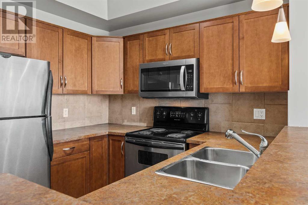 8, 153 Rockyledge View Nw, Calgary, Alberta  T3G 5Y5 - Photo 6 - A2215170