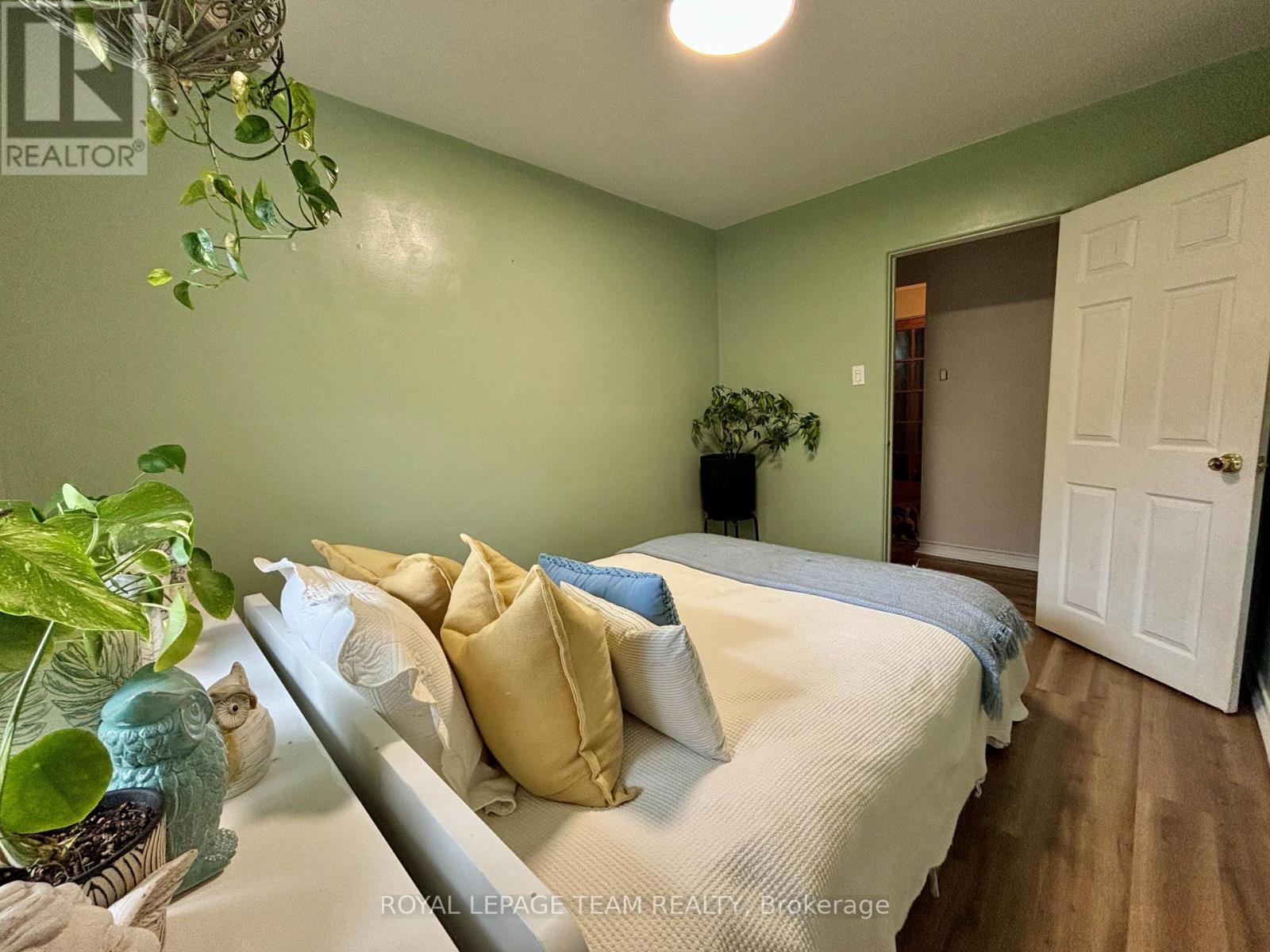 1452 Chatelain Avenue, Ottawa, Ontario  K1Z 8B1 - Photo 14 - X12135873