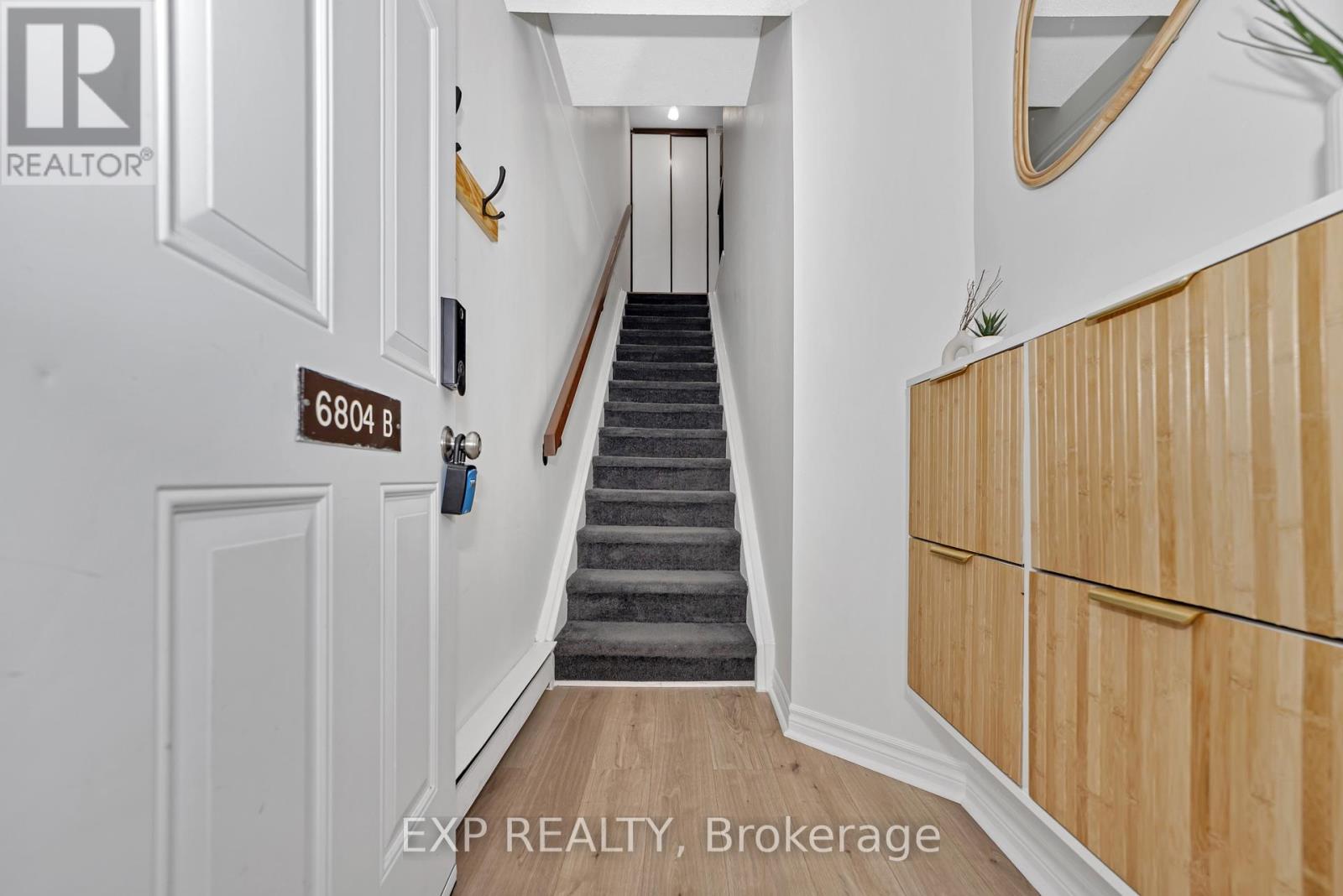 B - 6804 Jeanne Darc Boulevard, Ottawa, Ontario  K1C 6G1 - Photo 3 - X12125104