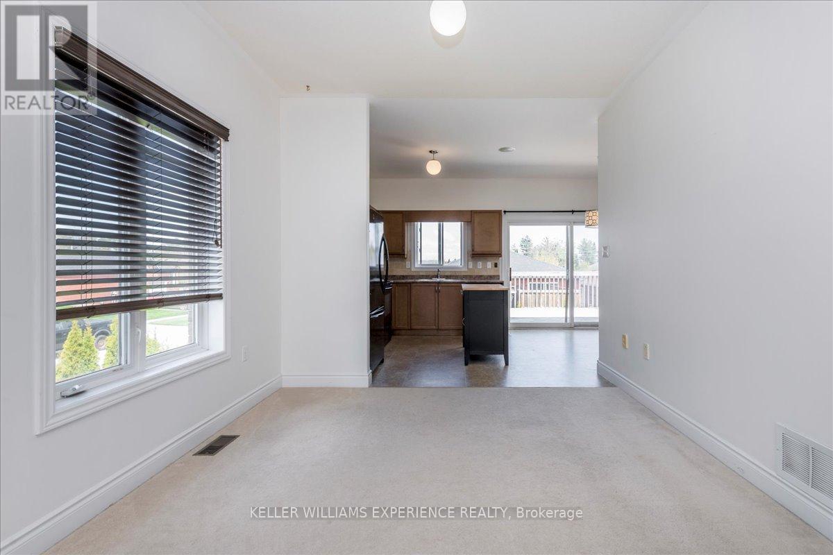 33 Primrose Crescent, Barrie, Ontario  L4N 3Y9 - Photo 10 - S12135886