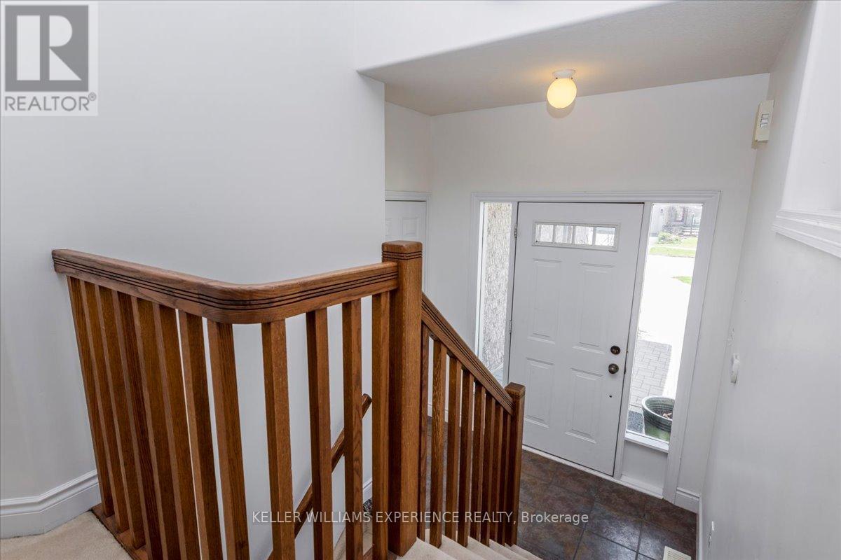 33 Primrose Crescent, Barrie, Ontario  L4N 3Y9 - Photo 4 - S12135886