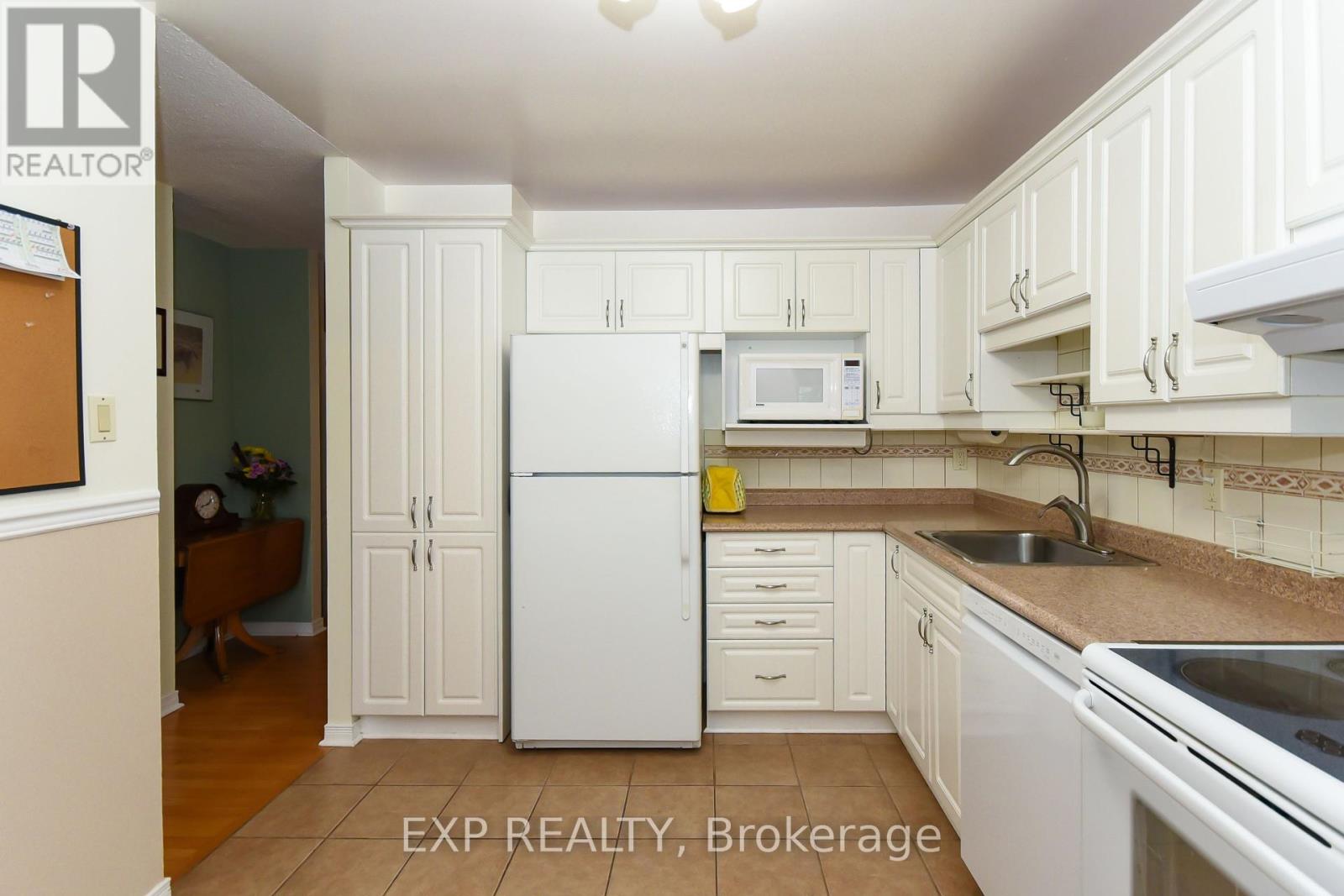 1627 Meadowbrook Road, Ottawa, Ontario  K1B 4W6 - Photo 6 - X12134436