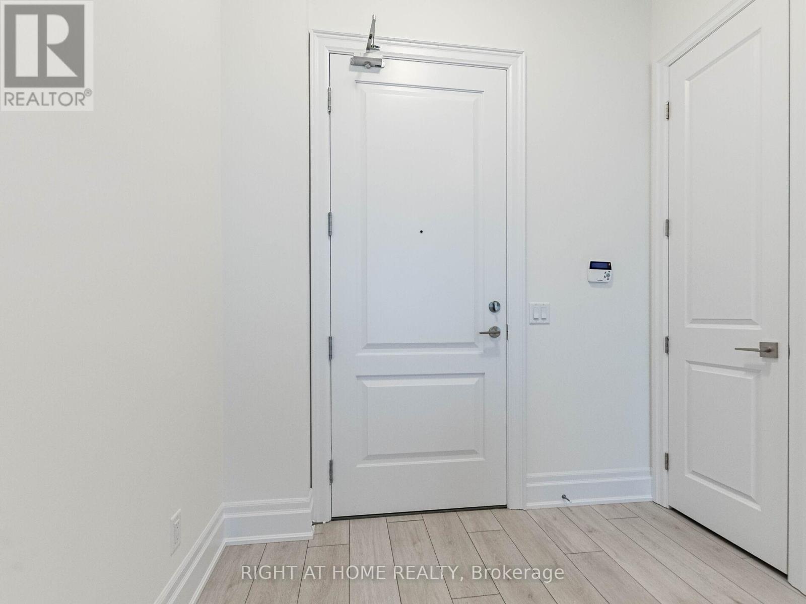 Ph02 - 30 Elm Drive W, Mississauga, Ontario  L5B 0N6 - Photo 8 - W12106635