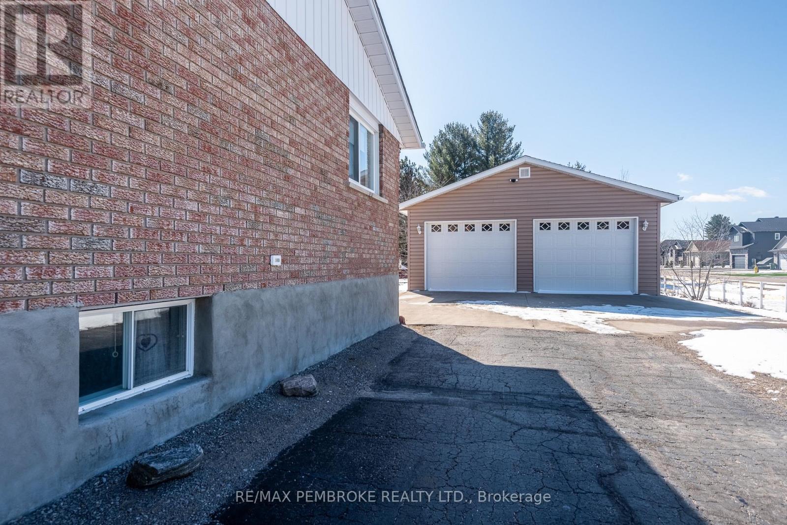 Property at 239 MURPHY ROAD image 3