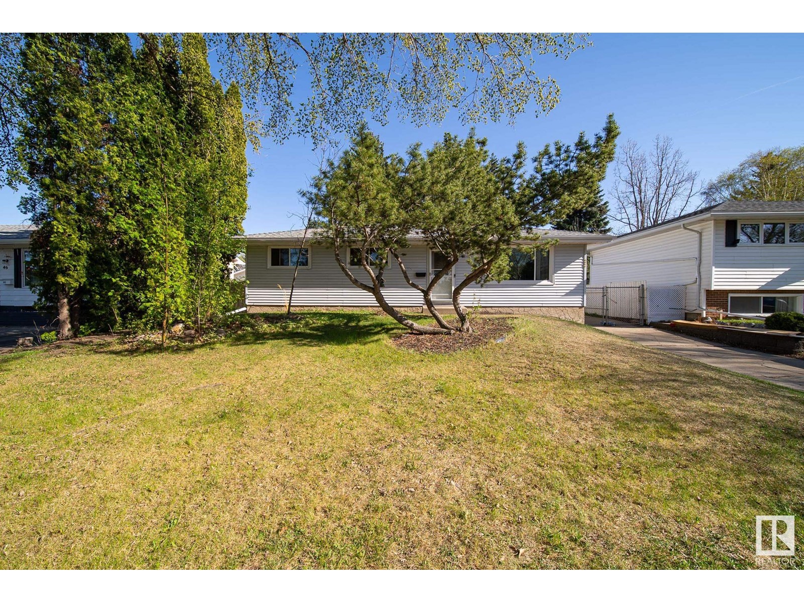 Property at 44 MARION DR image 3