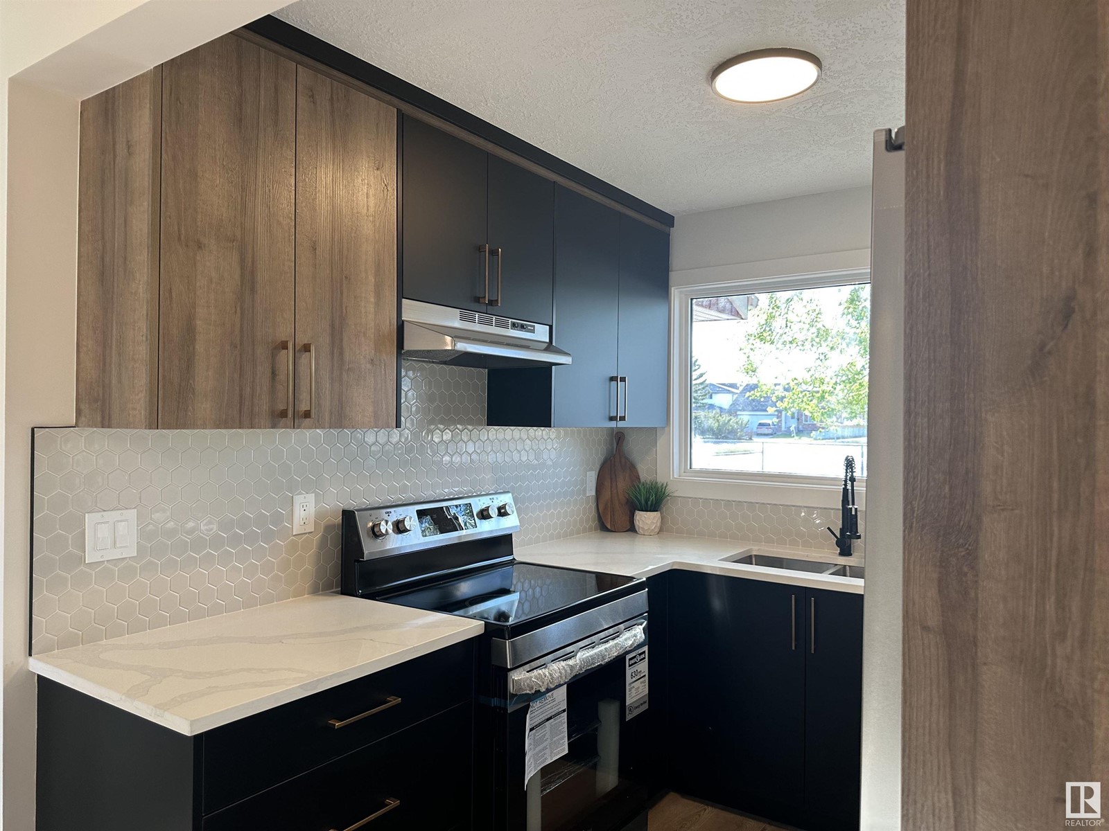 10630 Beaumaris Rd Nw, Edmonton, Alberta  T5X 3N4 - Photo 4 - E4435309