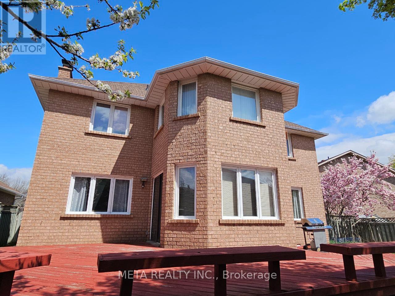 53 Holbrook Court, Markham, Ontario  L3R 7P8 - Photo 3 - N12135900