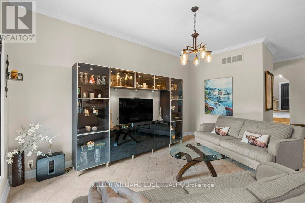 61 Lake Avenue N, Hamilton, Ontario  L8E 1L2 - Photo 13 - X12135904