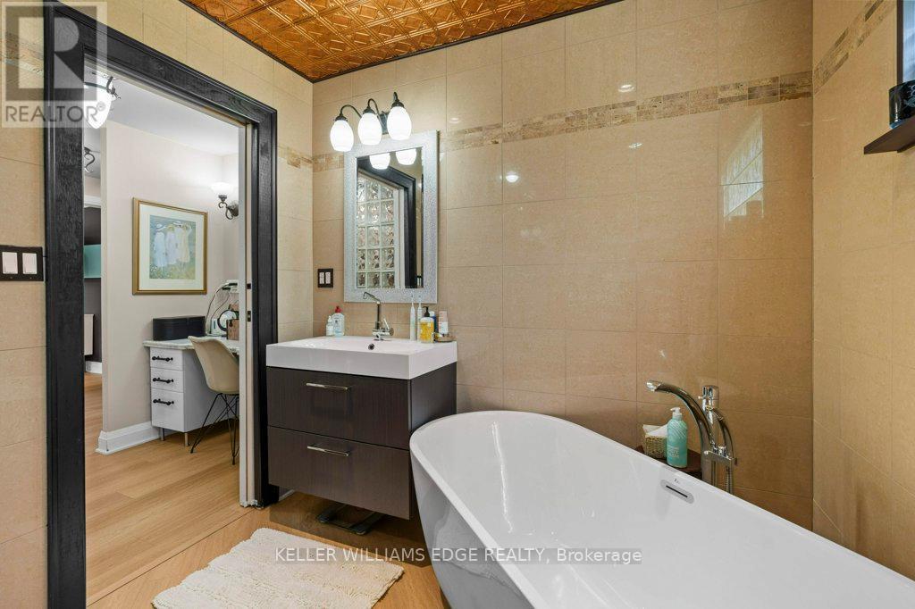 61 Lake Avenue N, Hamilton, Ontario  L8E 1L2 - Photo 28 - X12135904