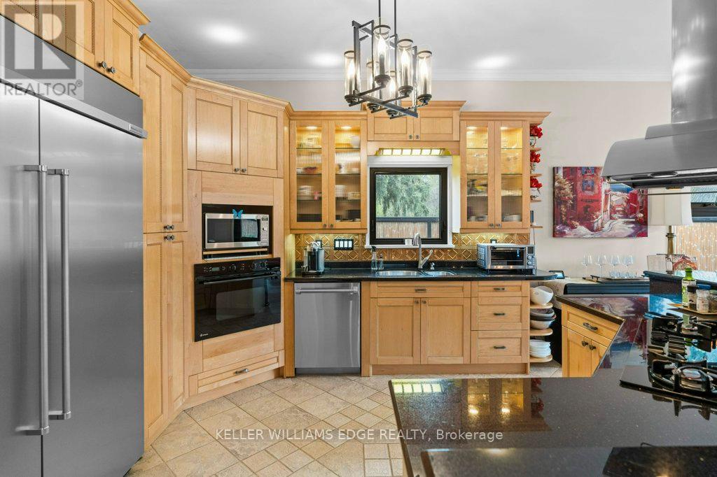 61 Lake Avenue N, Hamilton, Ontario  L8E 1L2 - Photo 3 - X12135904