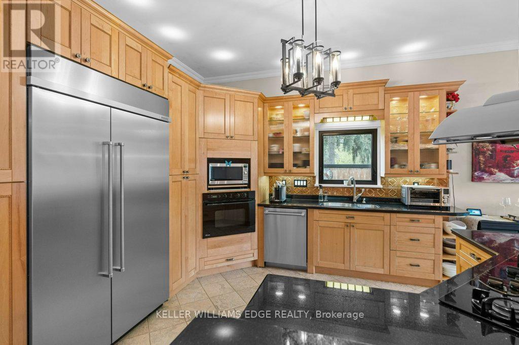 61 Lake Avenue N, Hamilton, Ontario  L8E 1L2 - Photo 4 - X12135904