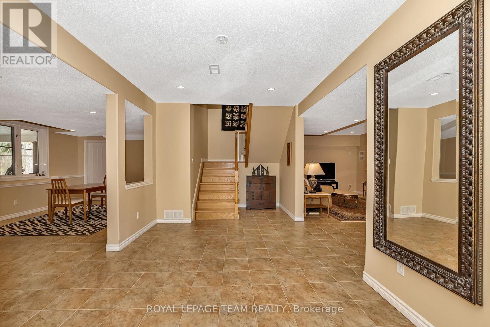 38 Roycroft Way, Ottawa, Ontario  K2W 1C7 - Photo 35 - X12134988