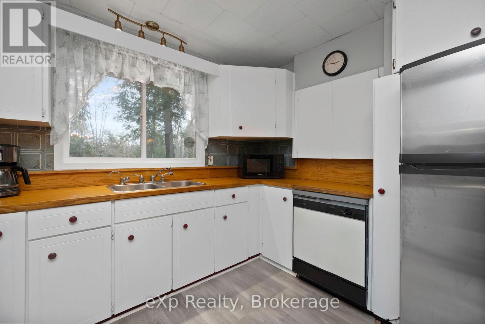 36 Roberts Lake Road E, Seguin, Ontario  P2A 2W8 - Photo 7 - X12135937