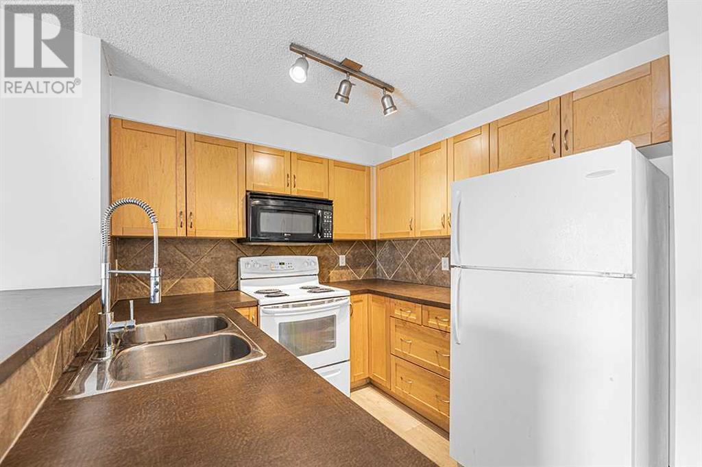 7104, 70 Panamount Drive Nw, Calgary, Alberta  T3K 6K3 - Photo 2 - A2208640