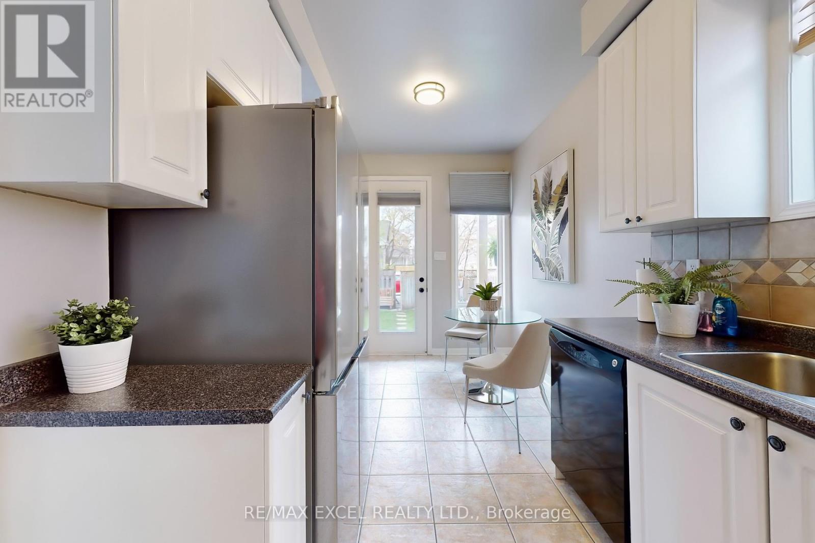 318 Country Glen Road, Markham, Ontario  L6B 1C5 - Photo 14 - N12135932