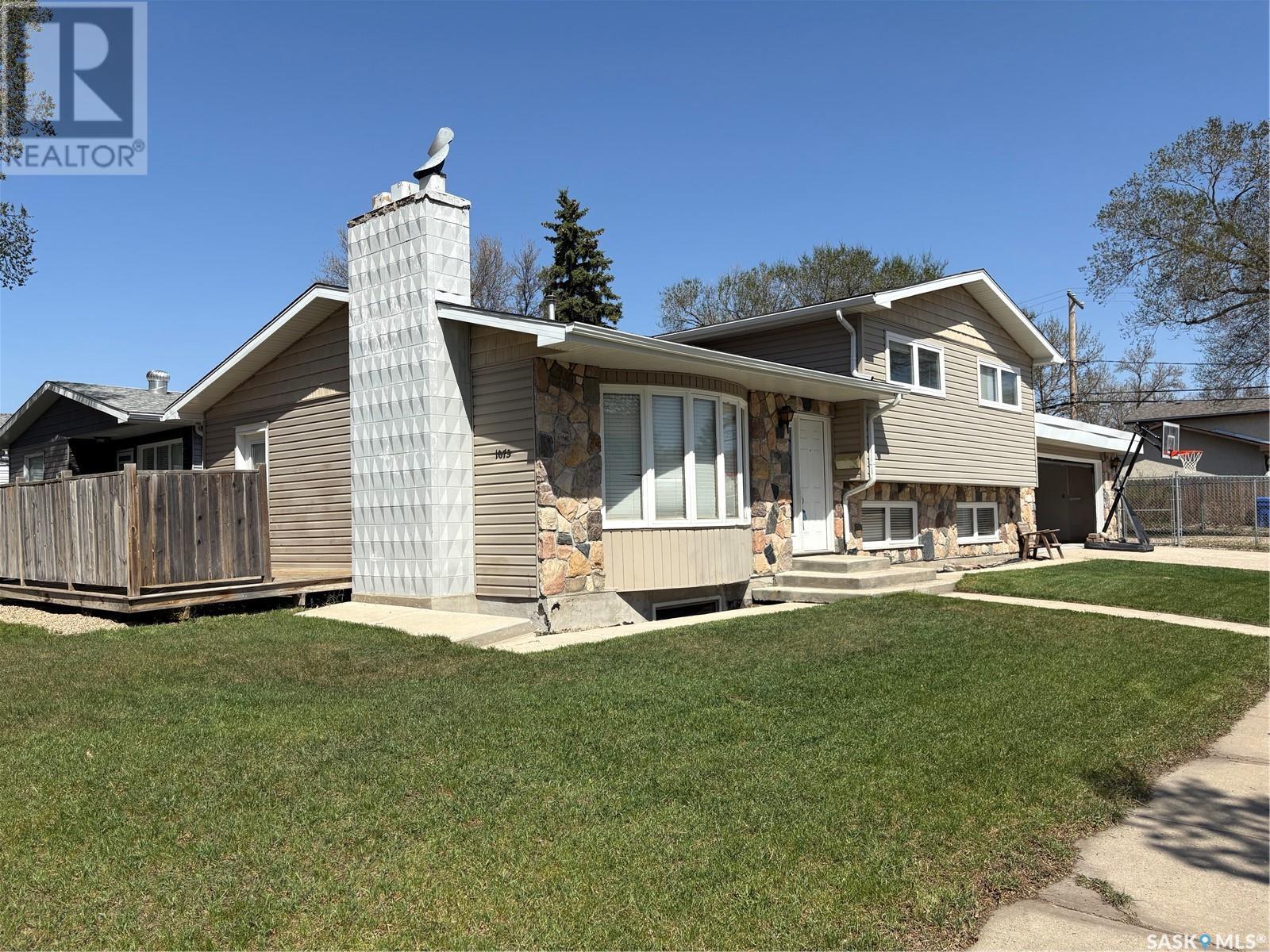 Property at 1075 Howson STREET image 4