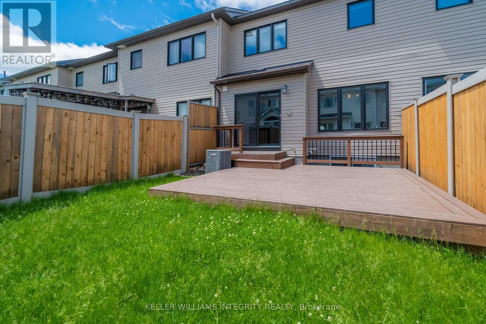 71 Fallengale Crescent, Ottawa, Ontario  K2T 0K9 - Photo 15 - X12135954