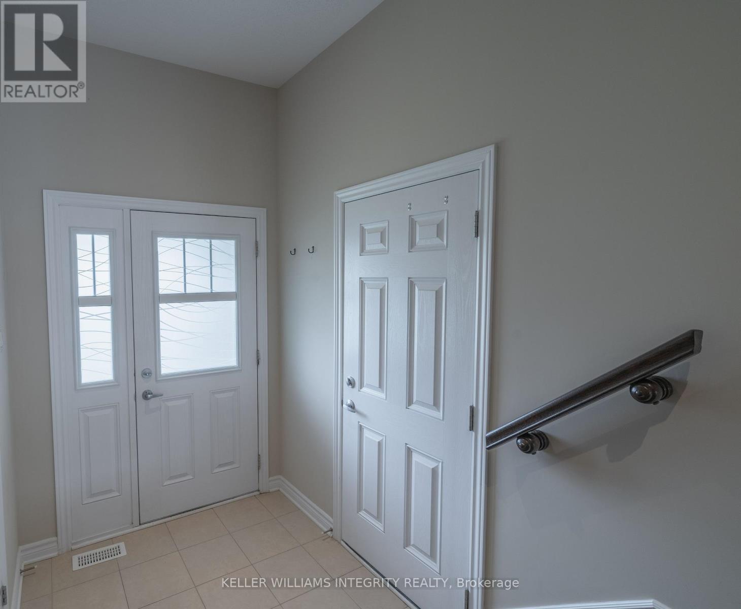 71 Fallengale Crescent, Ottawa, Ontario  K2T 0K9 - Photo 3 - X12135954