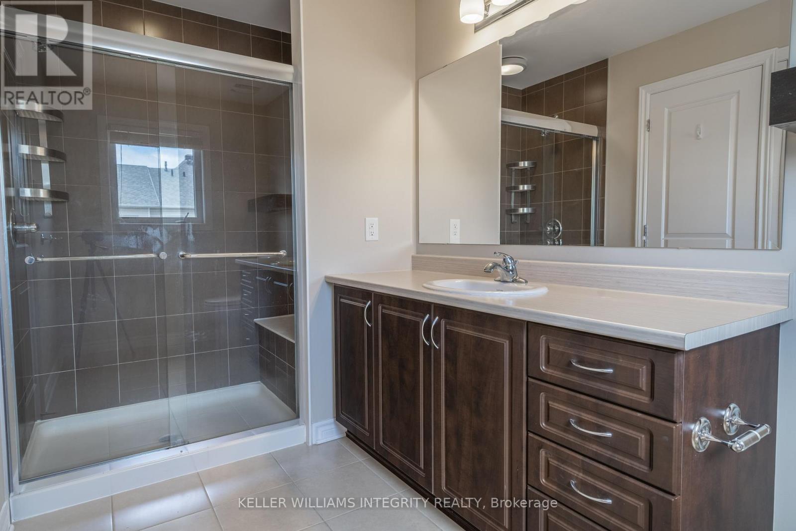 71 Fallengale Crescent, Ottawa, Ontario  K2T 0K9 - Photo 9 - X12135954