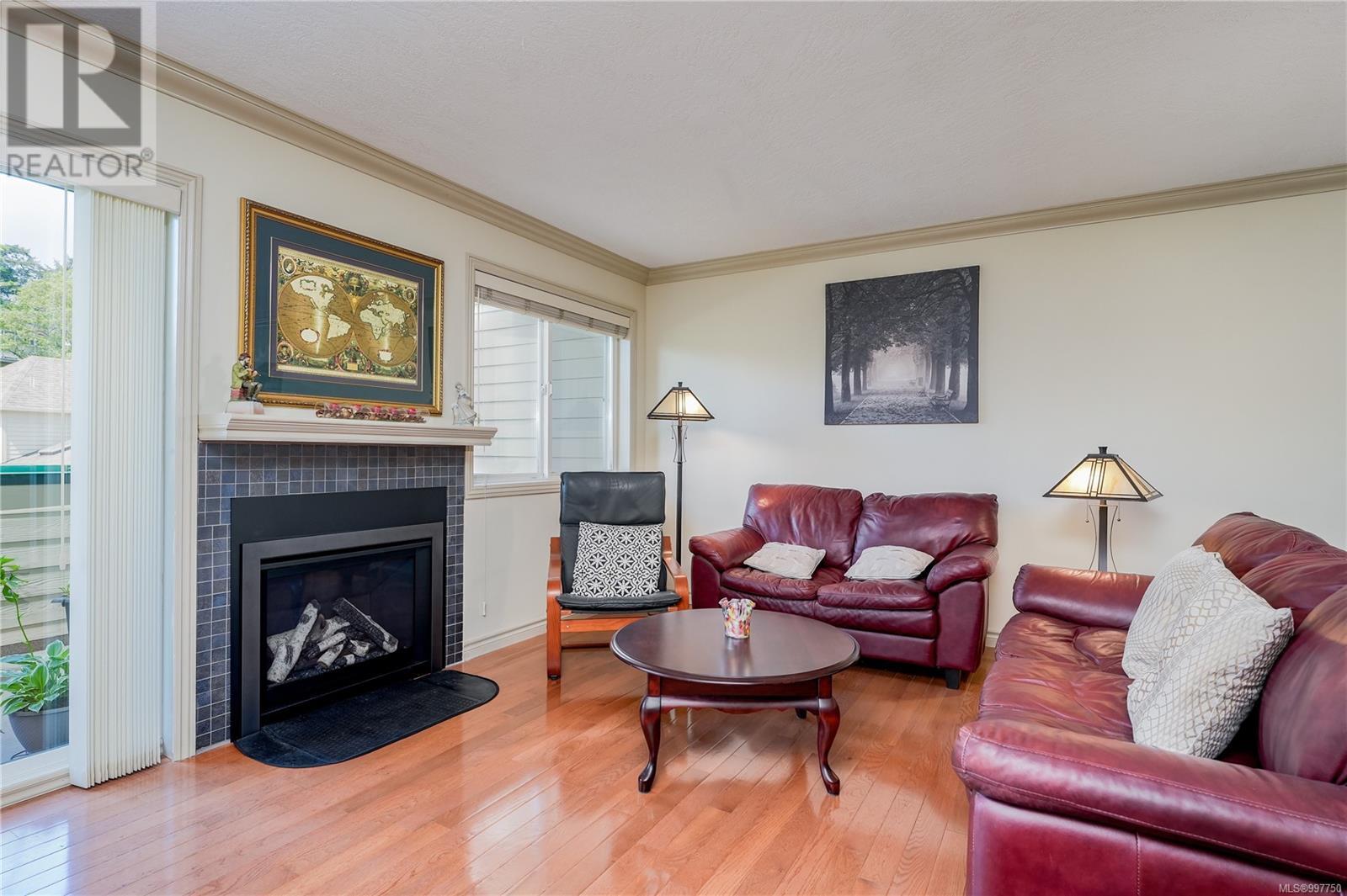 Property at 26 108 Aldersmith Pl image 4