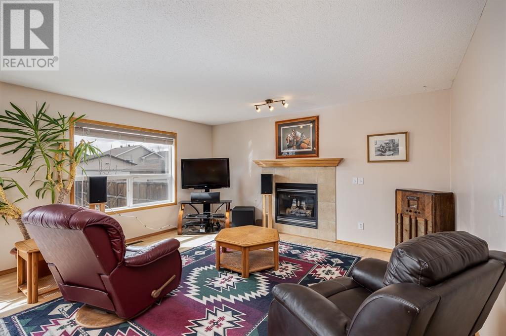 75 Luxstone Crescent Sw, Airdrie, Alberta  T4B 2W7 - Photo 3 - A2212074