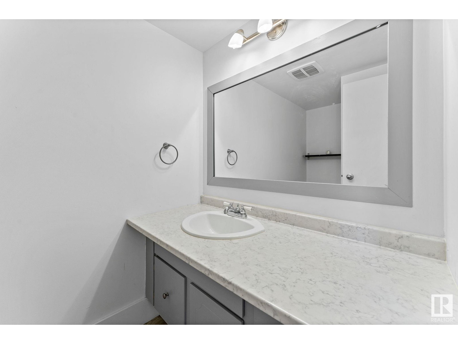 142 Lee Ridge Rd Nw, Edmonton, Alberta  T6K 0M9 - Photo 4 - E4435392