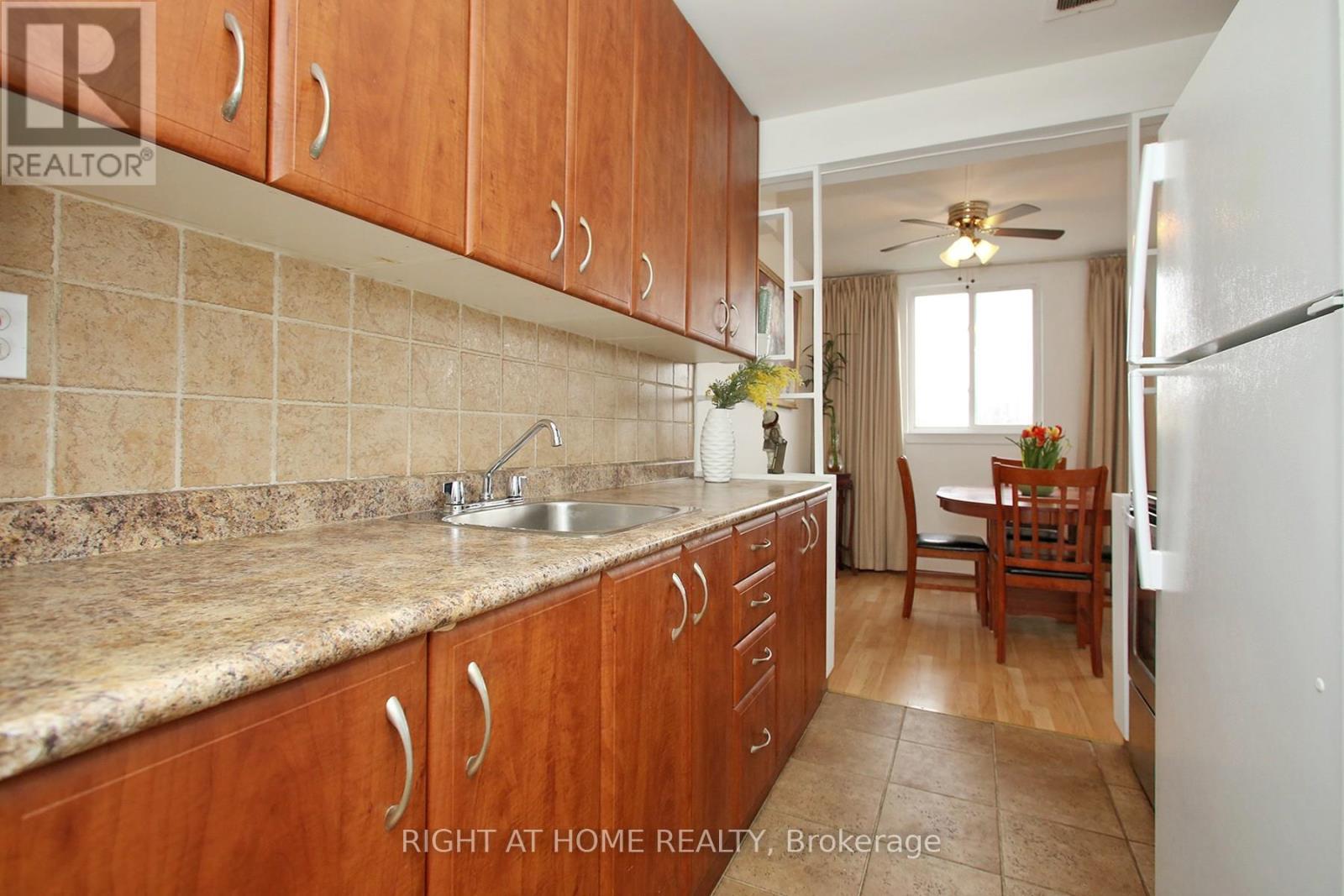 301 - 59 Neptune Drive, Toronto, Ontario  M6A 1X2 - Photo 12 - C12135960