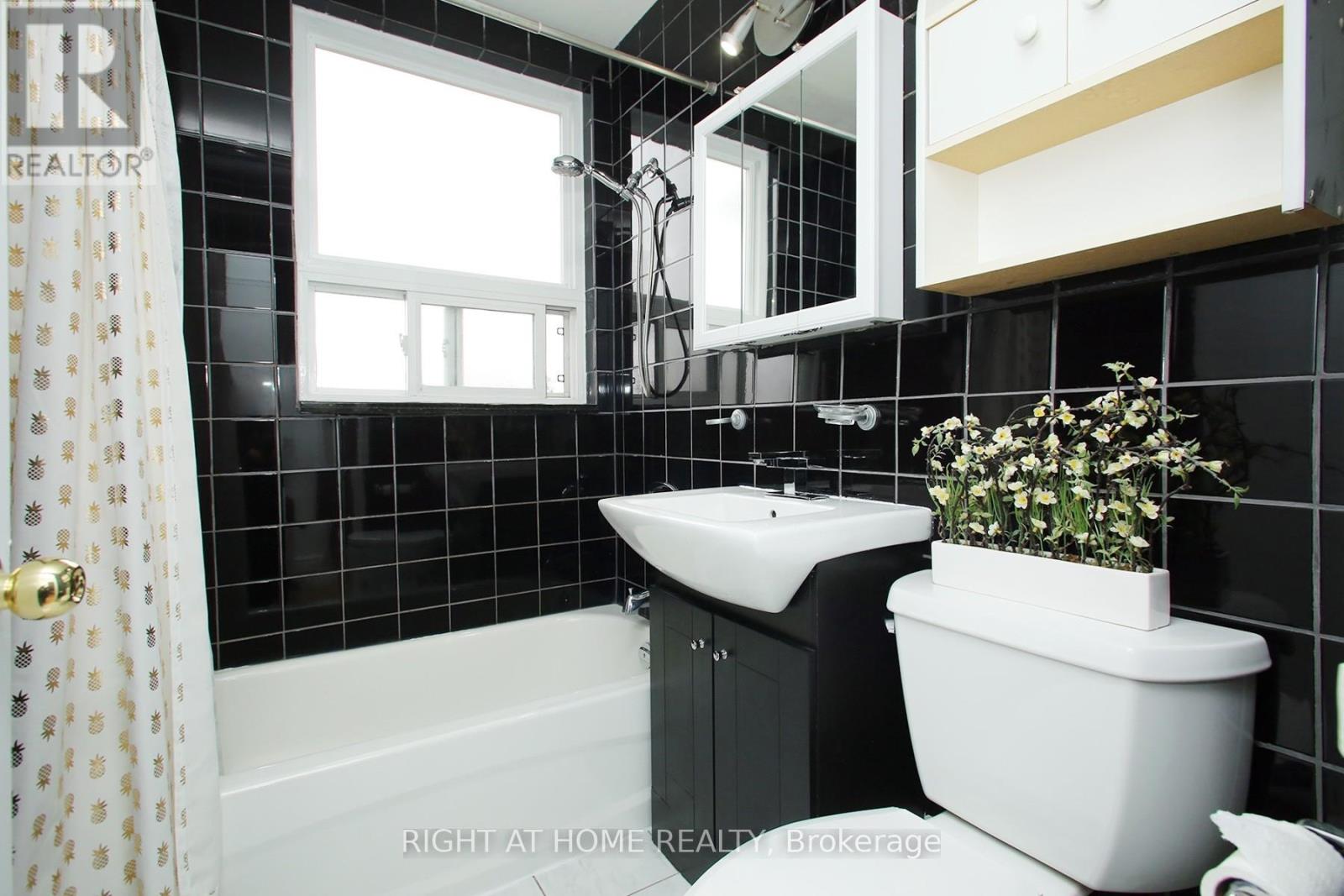 301 - 59 Neptune Drive, Toronto, Ontario  M6A 1X2 - Photo 15 - C12135960