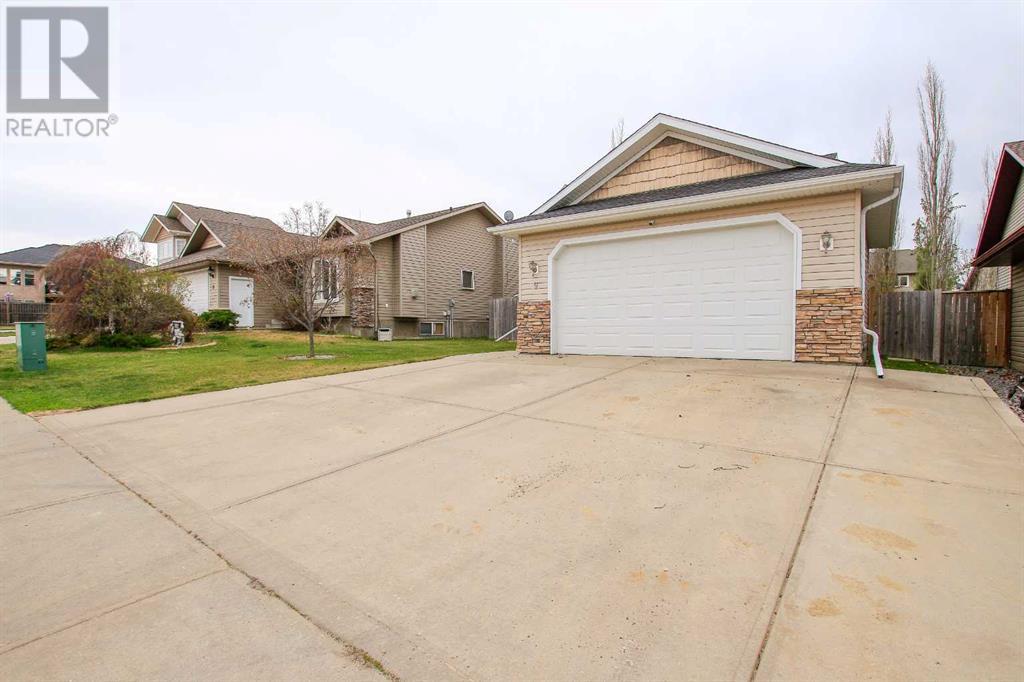 Property at 9 Lyon Crescent image 2