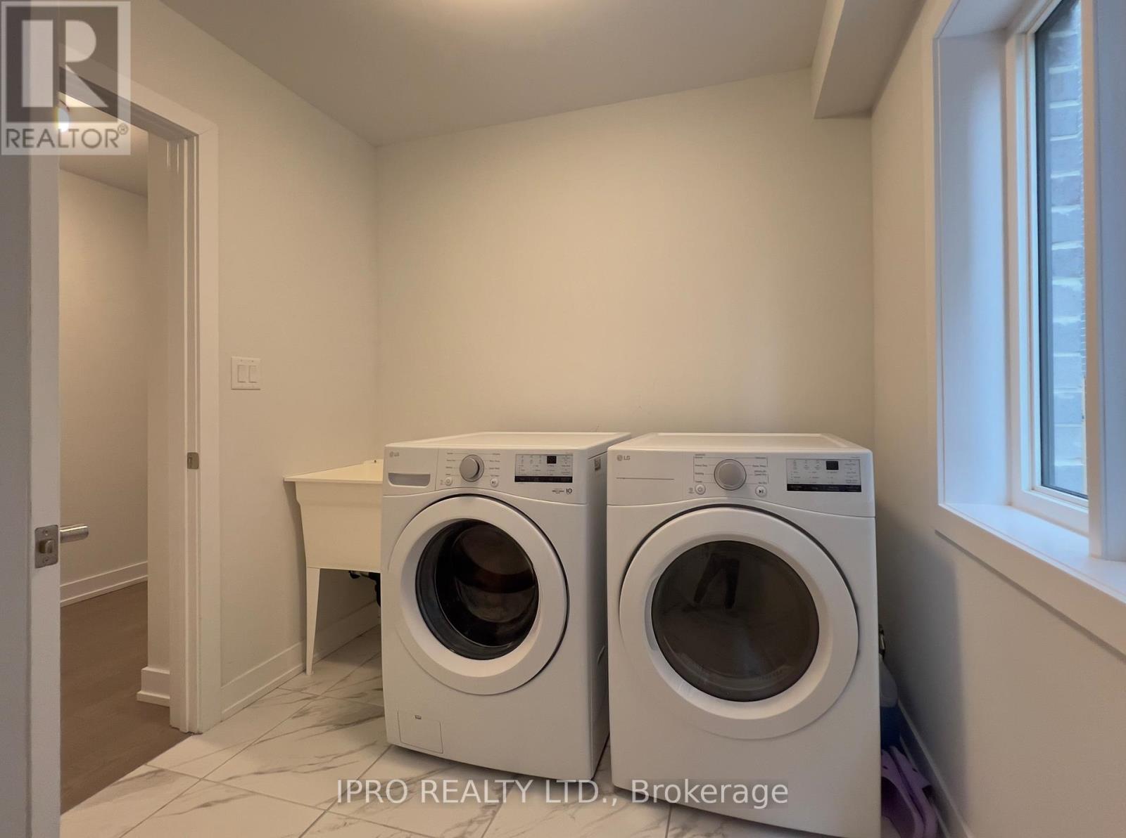 1818 Donald Cousens Parkway, Markham (Cornell), Ontario  L6B 0V5 - Photo 11 - N12135973