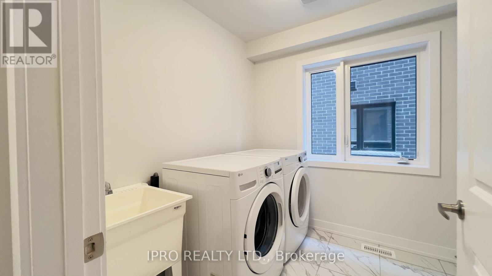 1818 Donald Cousens Parkway, Markham (Cornell), Ontario  L6B 0V5 - Photo 12 - N12135973