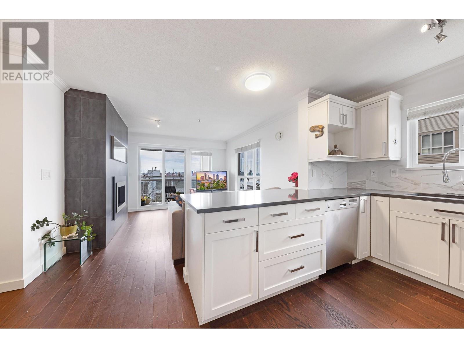 213 365 E 1st Street, North Vancouver, British Columbia  V7L 4W5 - Photo 4 - R2983586