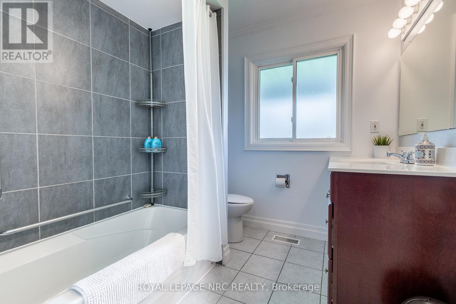 27 Forest Road, Grimsby, Ontario  L3M 2J4 - Photo 29 - X12136024