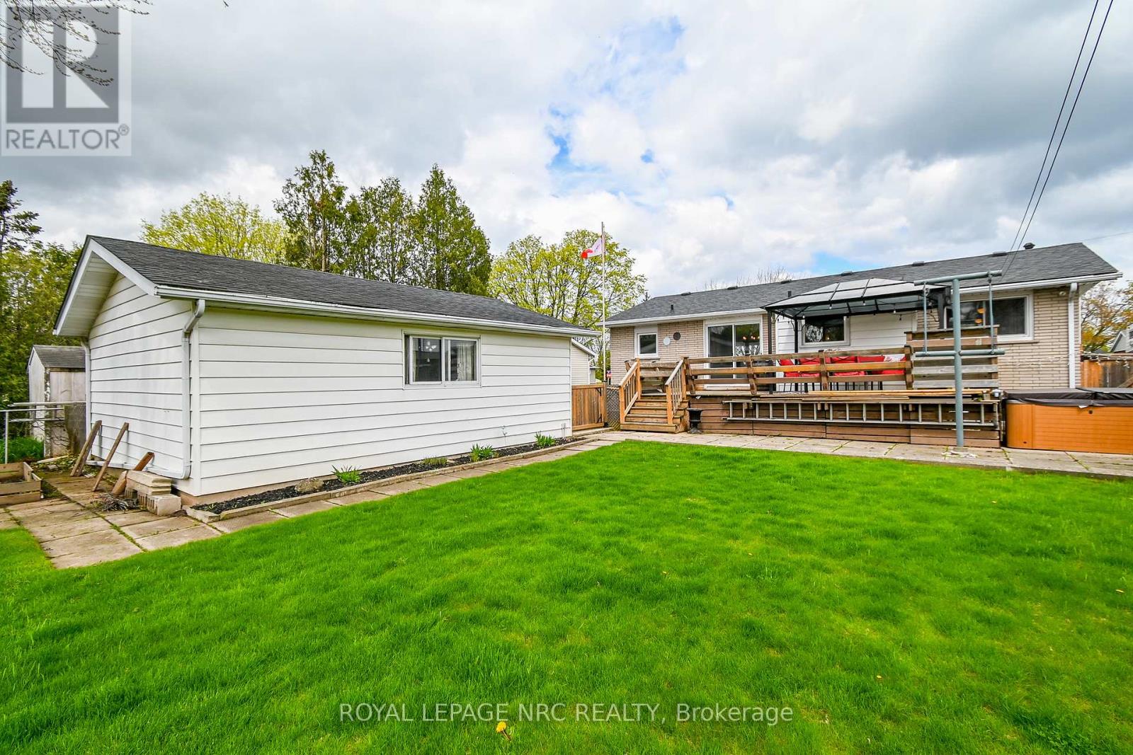 27 Forest Road, Grimsby, Ontario  L3M 2J4 - Photo 40 - X12136024