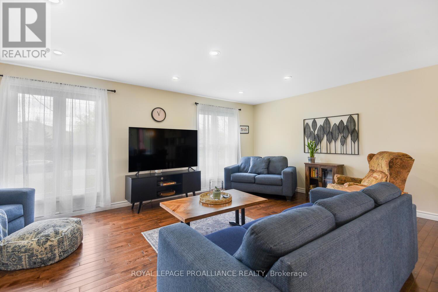 18240 Laura Avenue, South Glengarry, Ontario  K6H 7H9 - Photo 8 - X12136010