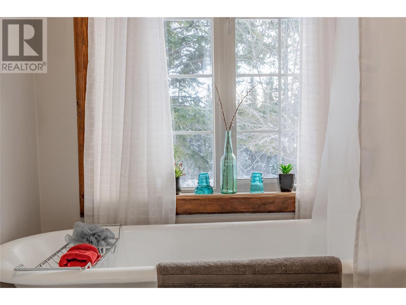 4814 Lake Road, Windermere, British Columbia  V0B 2L2 - Photo 24 - 10332025