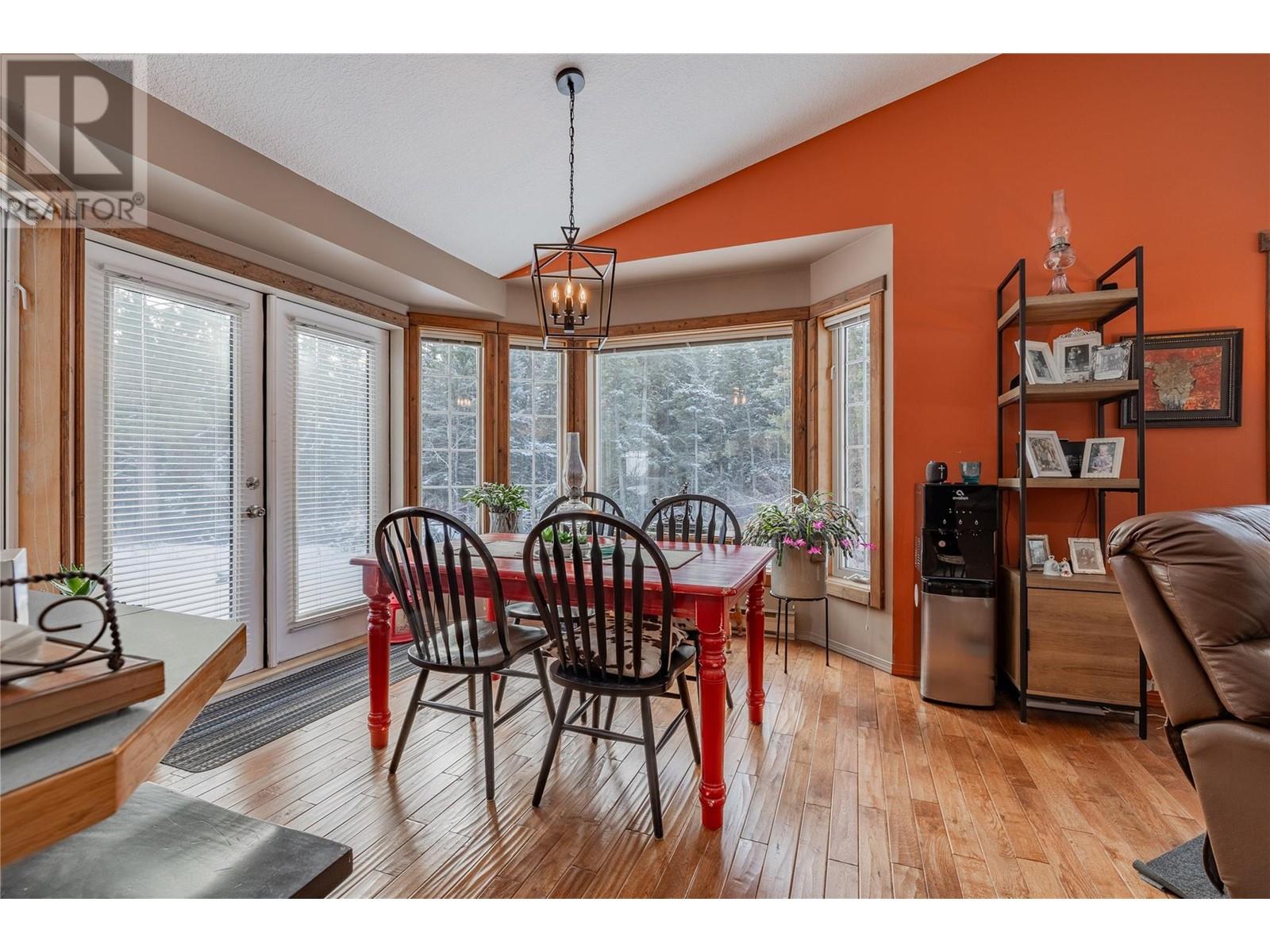 4814 Lake Road, Windermere, British Columbia  V0B 2L2 - Photo 15 - 10332025