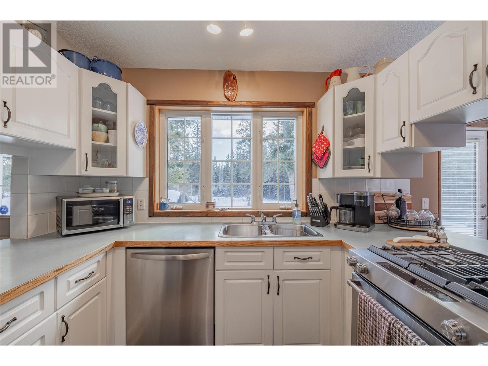 4814 Lake Road, Windermere, British Columbia  V0B 2L2 - Photo 18 - 10332025