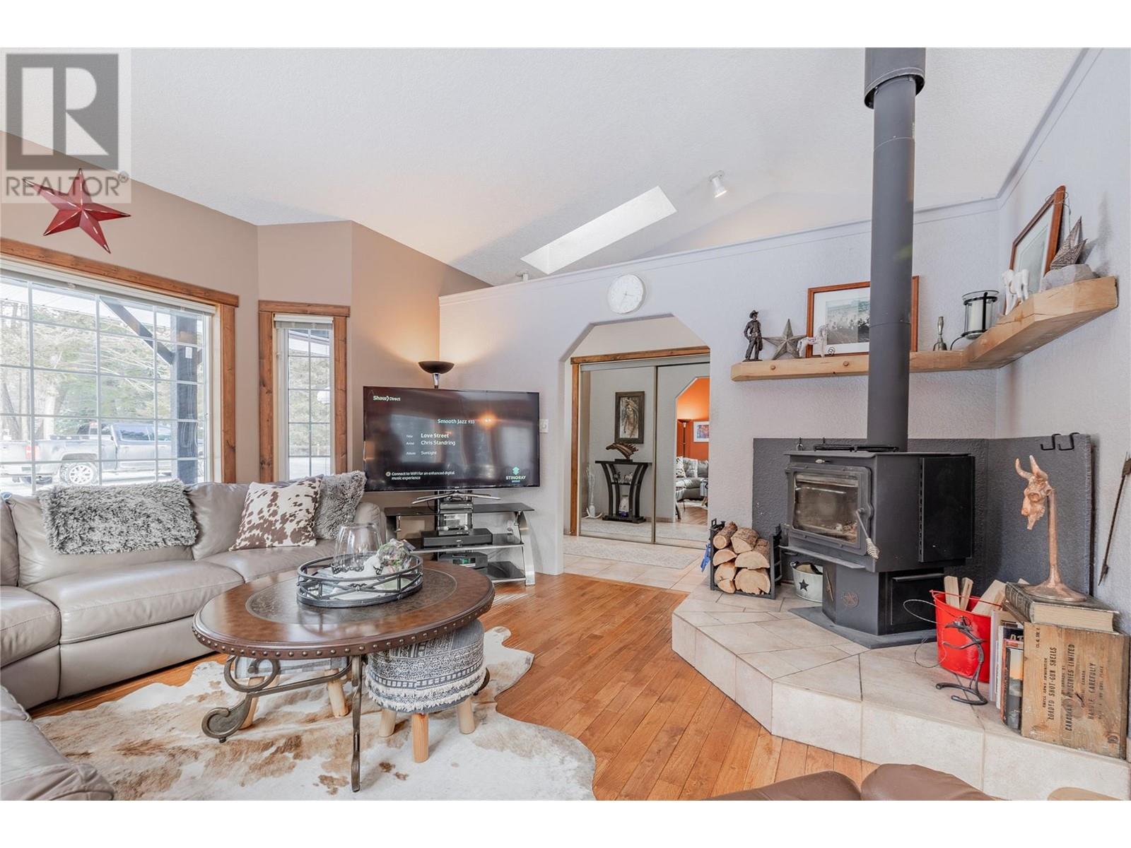 4814 Lake Road, Windermere, British Columbia  V0B 2L2 - Photo 13 - 10332025