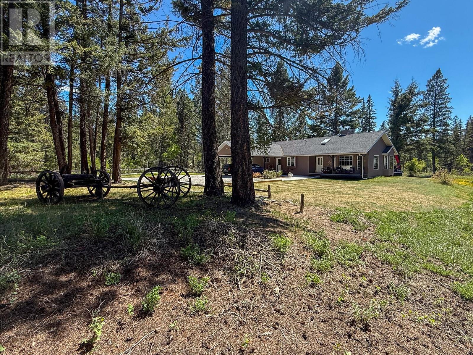 4814 Lake Road, Windermere, British Columbia  V0B 2L2 - Photo 4 - 10332025