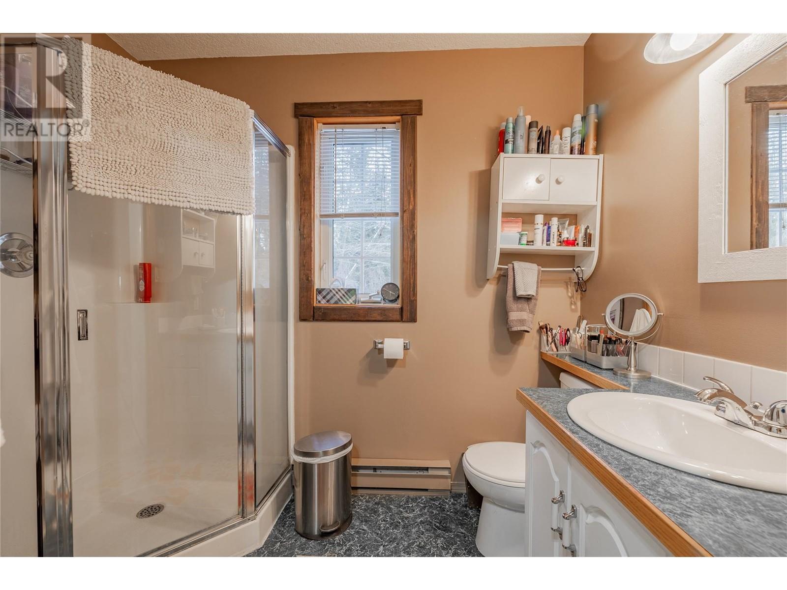 4814 Lake Road, Windermere, British Columbia  V0B 2L2 - Photo 27 - 10332025