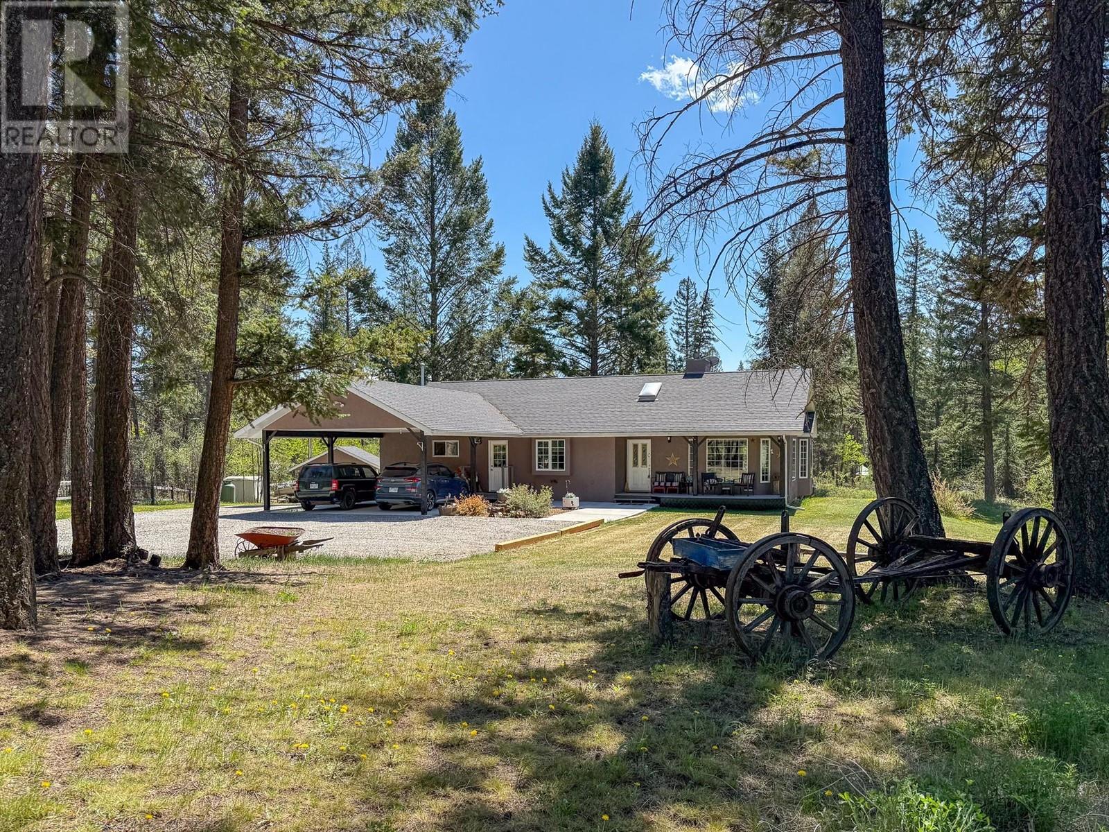 4814 Lake Road, Windermere, British Columbia  V0B 2L2 - Photo 3 - 10332025