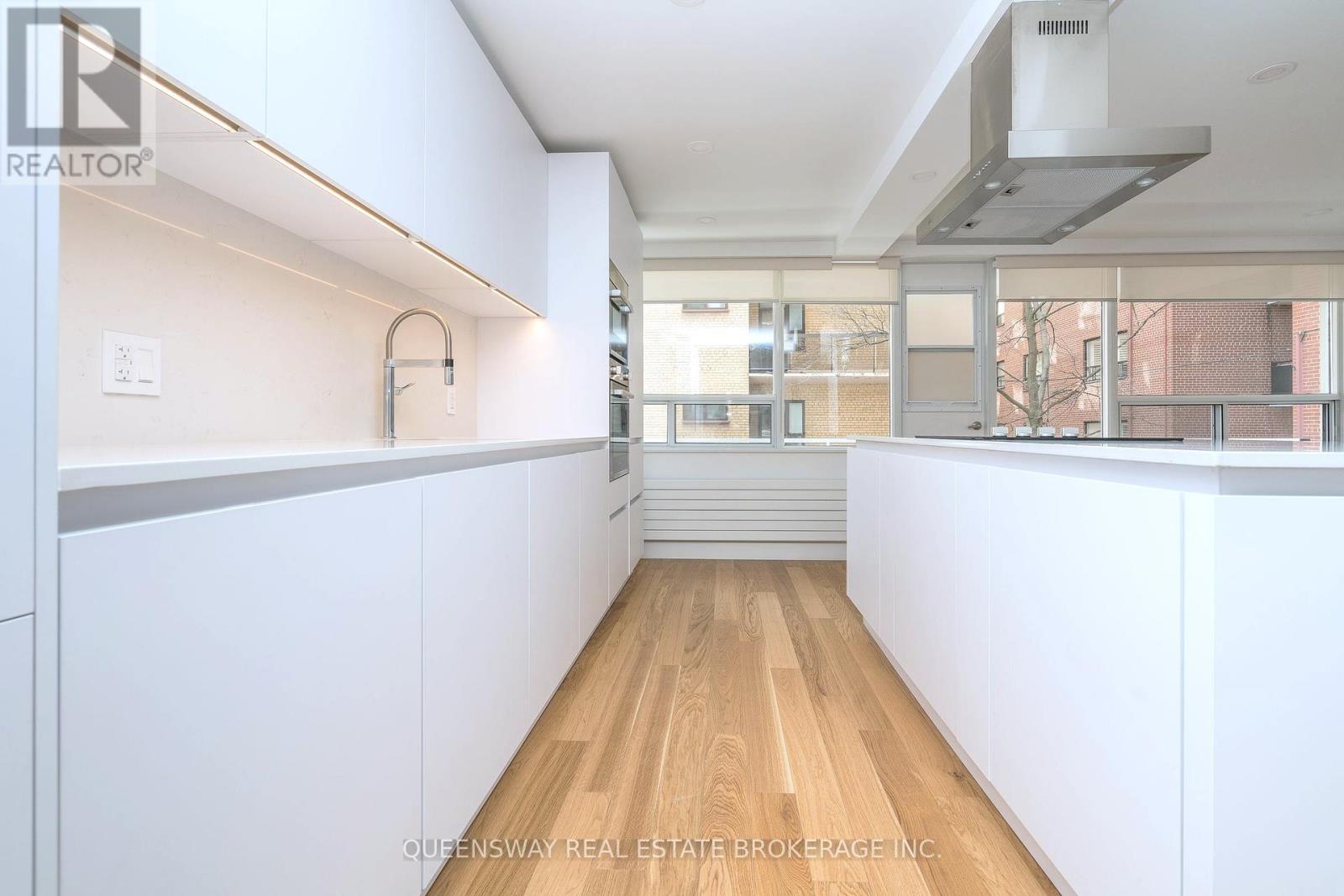 205 - 265 Russell Hill Road, Toronto, Ontario  M4V 2T3 - Photo 4 - C12136006