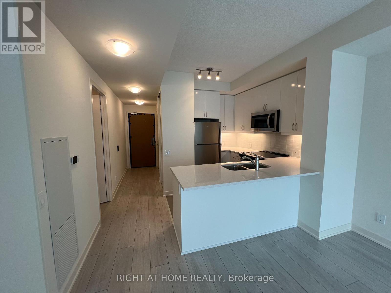 1215 - 4955 Yonge Street, Toronto, Ontario  M2N 0L8 - Photo 3 - C12136054